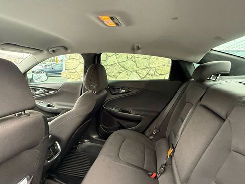 Used 2017 Chevrolet Malibu LT image 9