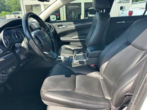 Used 2022 Chrysler 300 Touring L RWD image 10