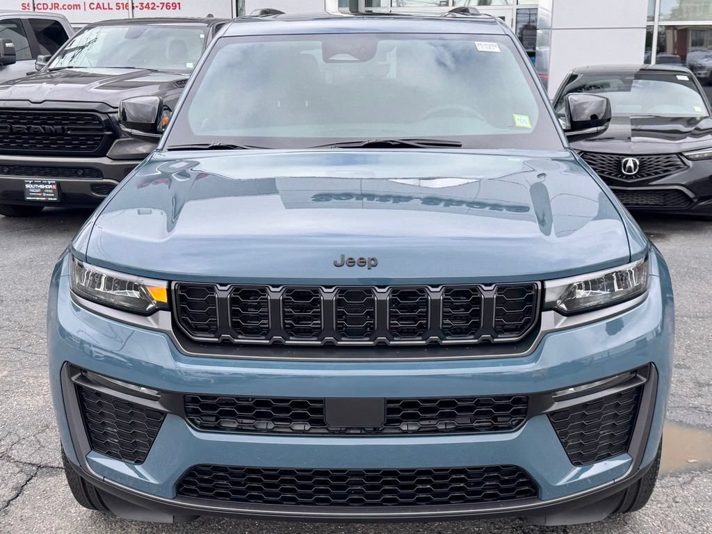 New 2026 Jeep Grand Cherokee Limited w/ Limited Altitude Package AWD/4WD image 2