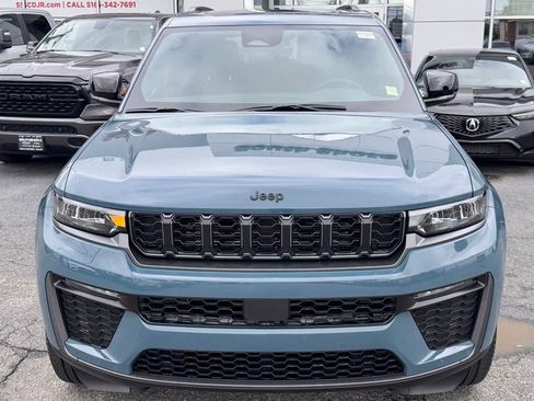 New 2026 Jeep Grand Cherokee Limited w/ Limited Altitude Package AWD/4WD image 2