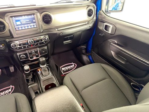 Used 2021 Jeep Gladiator Sport AWD/4WD image 39
