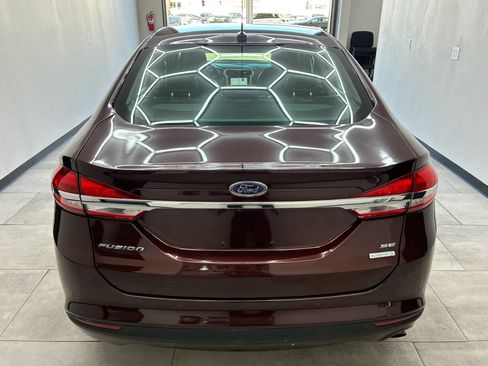 Used 2017 Ford Fusion SE w/ Fusion SE Technology Package FWD image 6