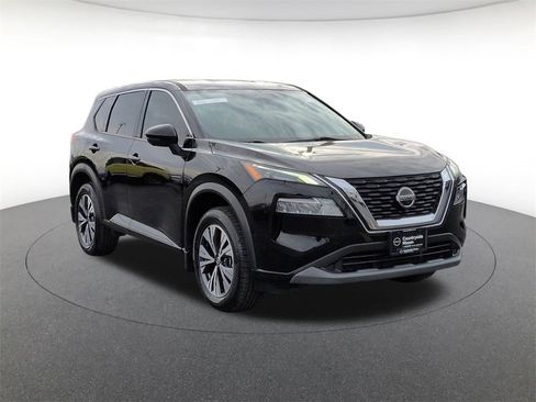 Used 2021 Nissan Rogue SV image 3