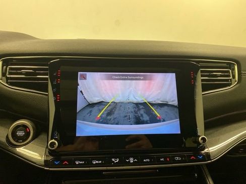 Used 2023 Jeep Wagoneer L 4WD w/ Premium Group I image 14