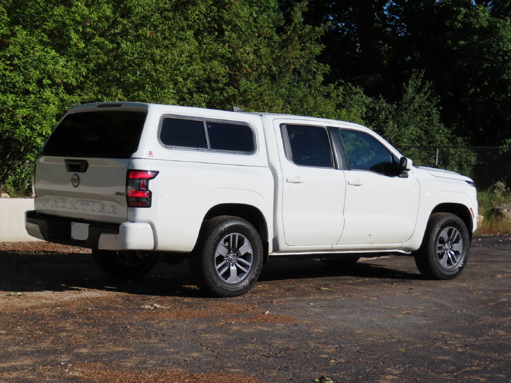 Used 2025 Nissan Frontier SV AWD/4WD image 3