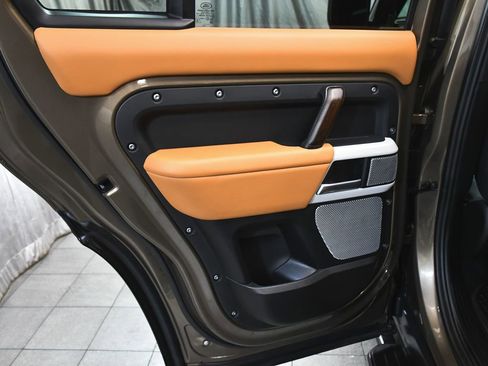 Used 2024 Land Rover Defender 130 X-Dynamic SE image 13