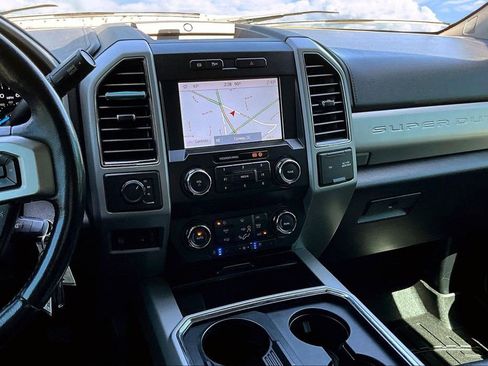 Used 2021 Ford F250 Lariat w/ Lariat Value Package AWD/4WD image 12