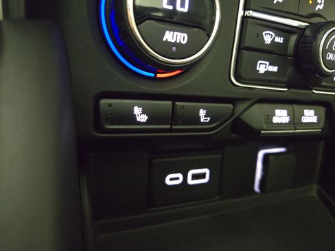 Certified 2023 Chevrolet Suburban Z71 AWD/4WD image 28