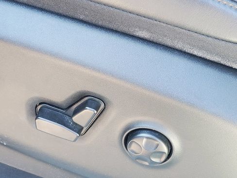 Used 2023 Chrysler Pacifica Touring-L AWD/4WD image 6