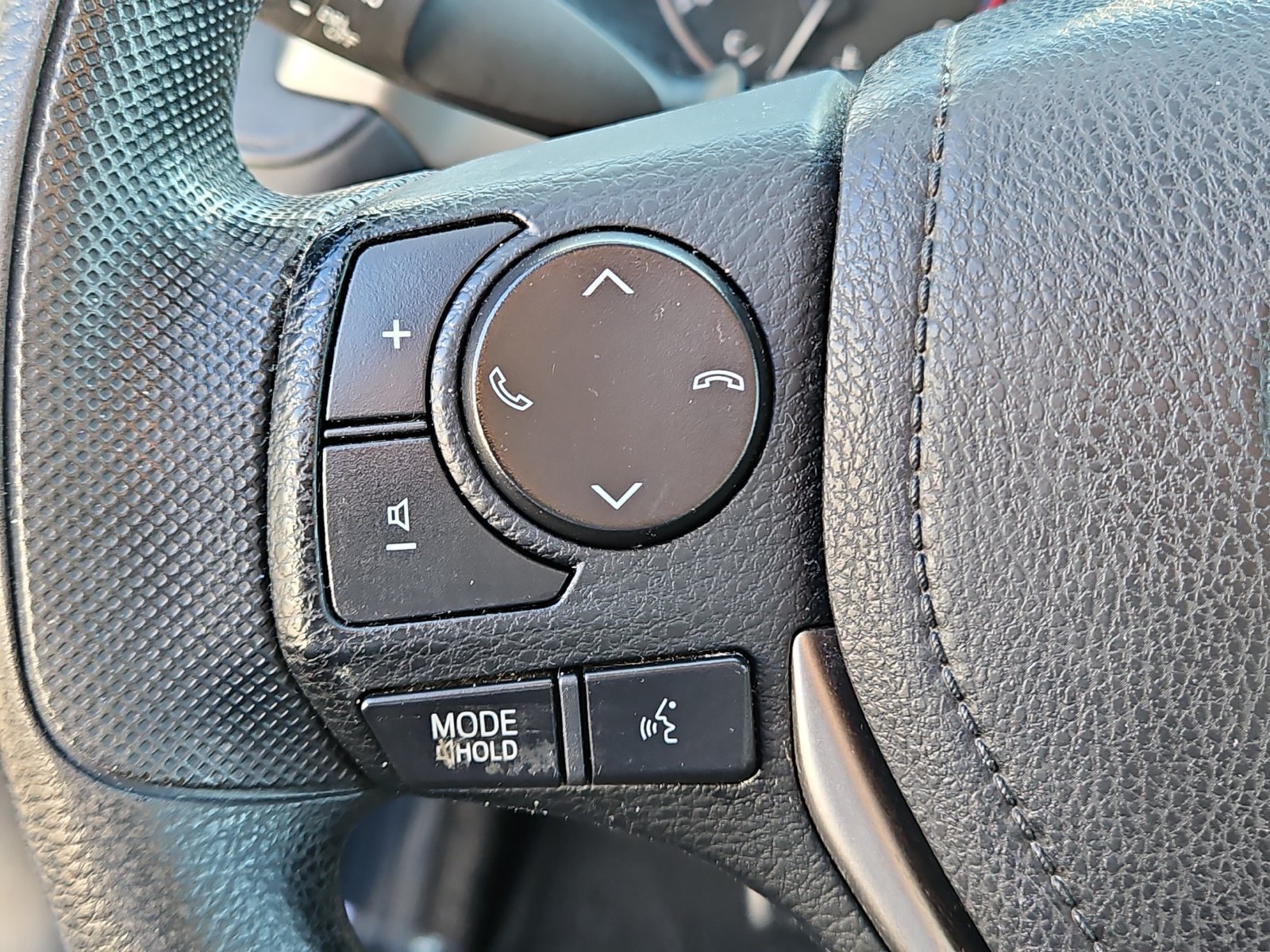 Certified 2018 Toyota RAV4 LE w/ Carpet Mat Package AWD/4WD image 23