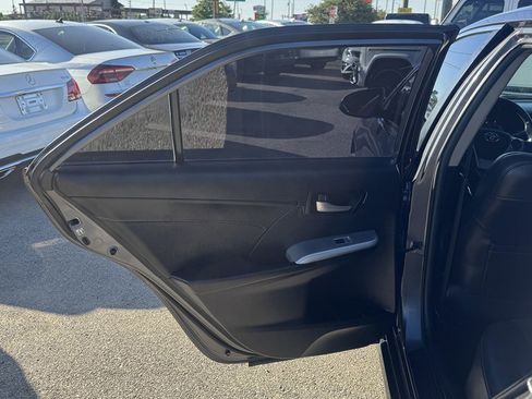 Used 2014 Toyota Camry SE w/ Leather Package FWD image 21