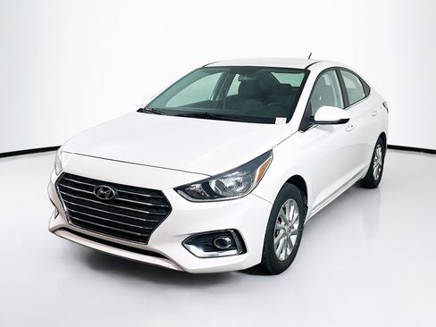 Used 2022 Hyundai Accent SEL FWD image 3