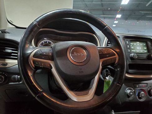 Used 2018 Jeep Cherokee Latitude w/ Altitude Package image 25