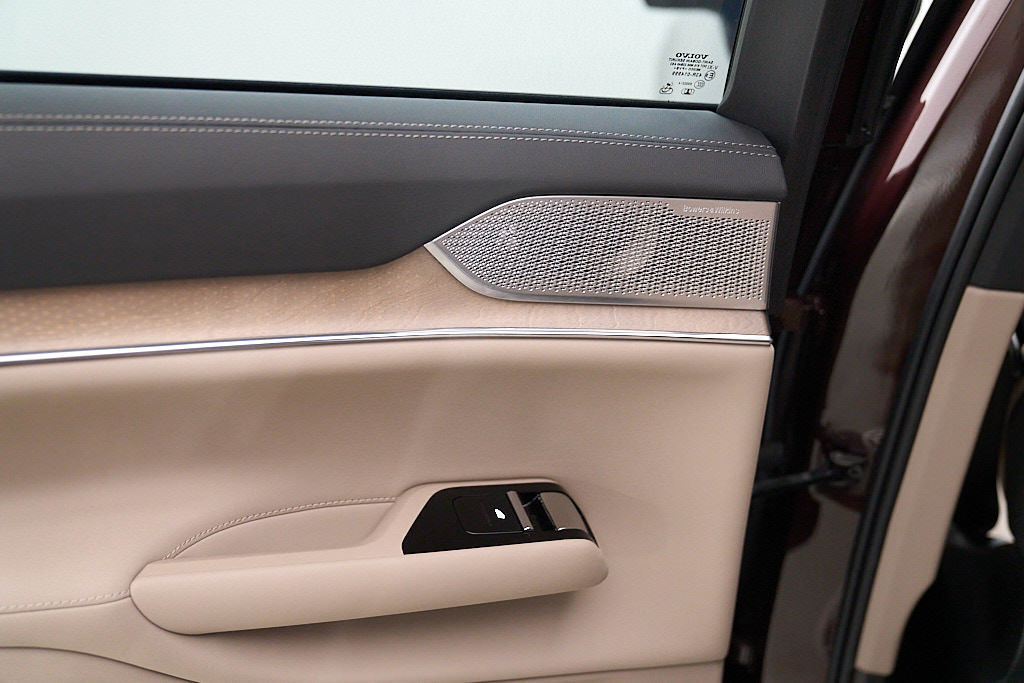 Certified 2025 Volvo EX90 Ultra AWD/4WD image 21