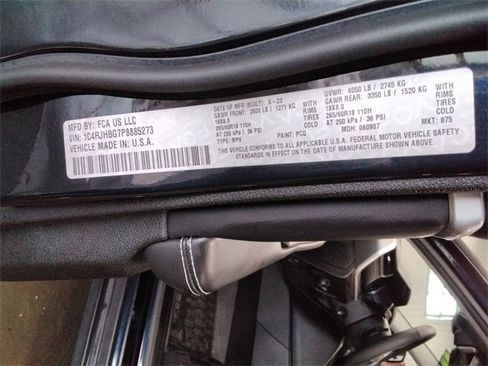 Used 2023 Jeep Grand Cherokee Limited w/ Luxury Tech Group II image 14