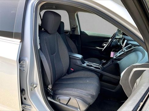 Used 2017 Chevrolet Equinox LT w/ Convenience Package FWD image 9