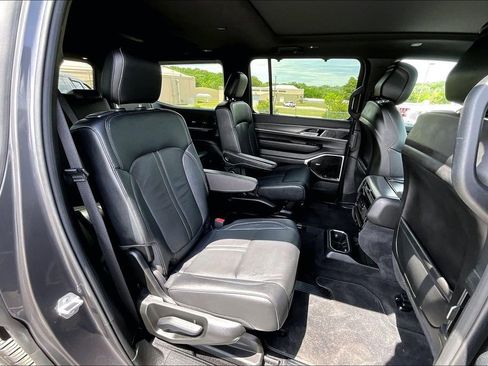Used 2023 Jeep Wagoneer Series III w/ Premium Group I AWD/4WD image 27