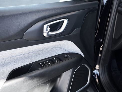 Used 2023 Jeep Compass Sport image 19