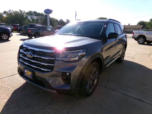 New 2025 Ford Explorer Active image 31