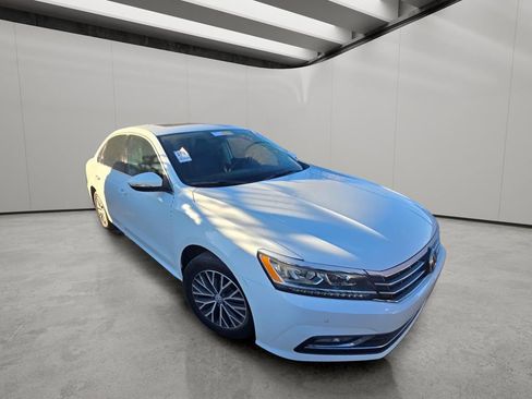 Used 2018 Volkswagen Passat 2.0T SE image 11