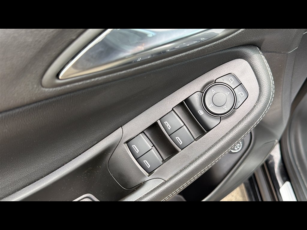 Used 2023 Buick Encore GX Select w/ Sport Touring Package FWD image 8