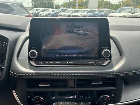 Used 2024 Nissan Rogue SV w/ SV Premium Package FWD image 27