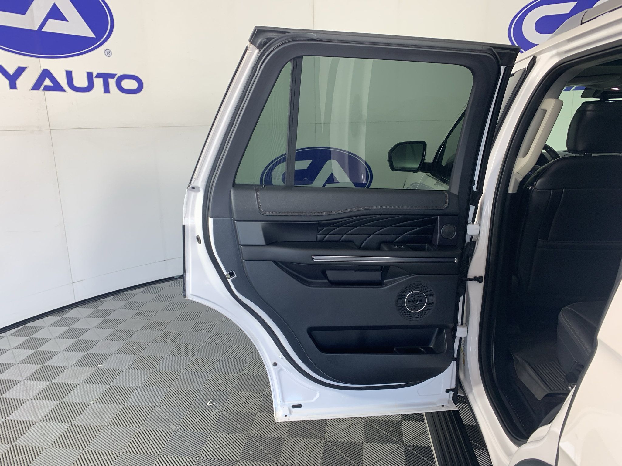 Used 2019 Ford Expedition Platinum AWD/4WD image 28