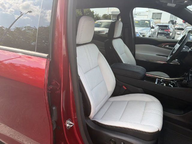 Certified 2025 Chevrolet Traverse High Country w/ LPO, Floor Liner Package FWD image 21