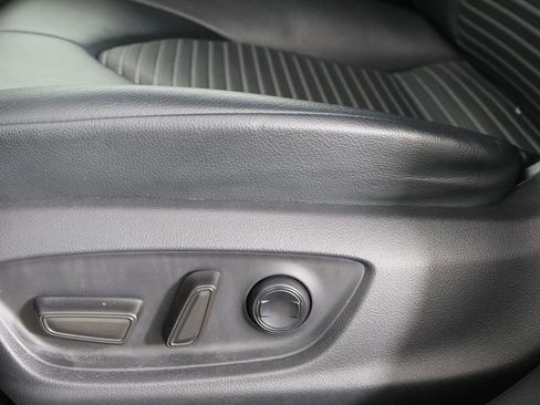 Used 2018 Toyota Camry SE image 19