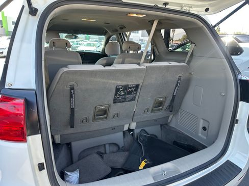 Used 2017 Kia Sedona L FWD image 25