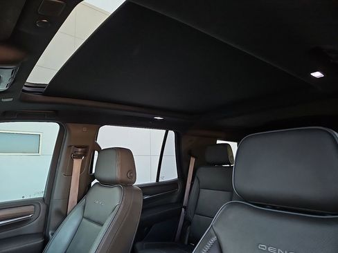 Used 2021 GMC Yukon Denali w/ Denali Premium Package image 21