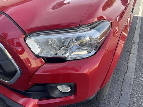 Used 2020 Toyota Tacoma SR5 RWD image 4
