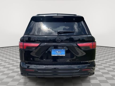 Used 2025 Toyota Sequoia Platinum AWD/4WD image 12