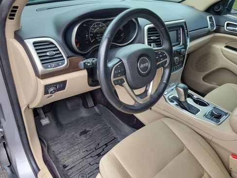 Used 2017 Jeep Grand Cherokee Laredo w/ Quick Order Package 23E AWD/4WD image 3
