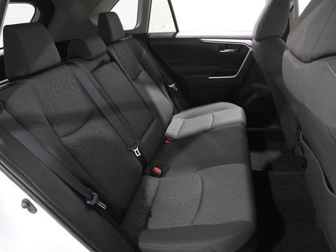 Used 2022 Toyota RAV4 XLE image 20