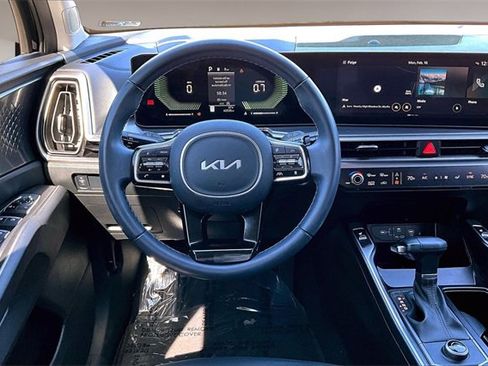 Used 2025 Kia Sorento S image 8