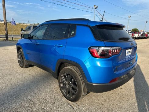Used 2026 Jeep Compass Latitude AWD/4WD image 9
