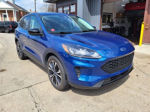 Used 2022 Ford Escape SE w/ SE Sport Appearance Package FWD image 1
