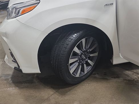 Used 2020 Toyota Sienna Limited Premium image 34