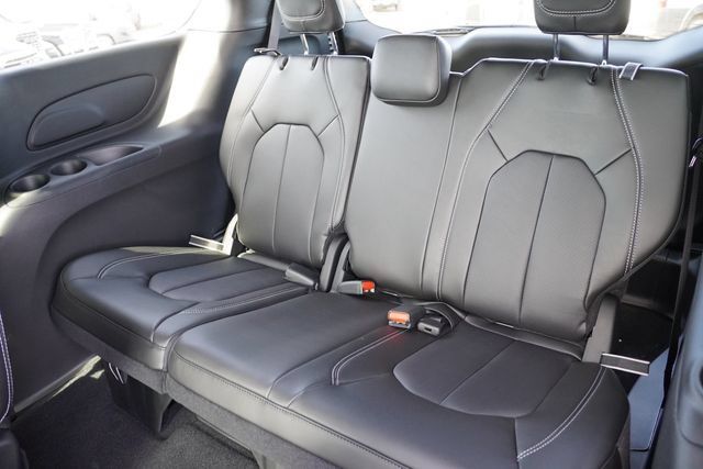 New 2026 Chrysler Pacifica Select w/ S Appearance Package AWD/4WD image 13