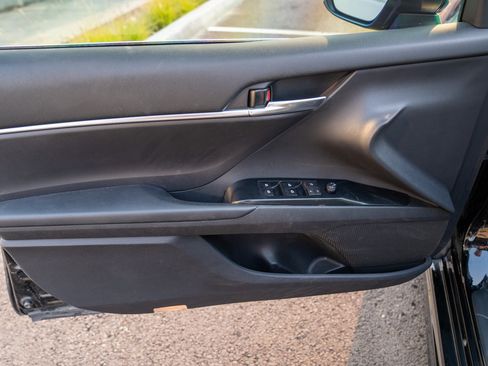 Used 2019 Toyota Camry SE FWD image 10