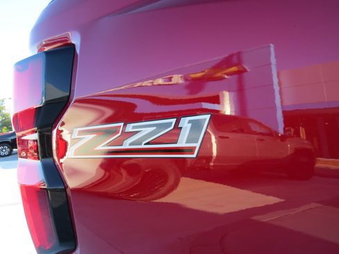 Used 2024 Chevrolet Colorado Z71 w/ Z71 Convenience Package 2 image 9