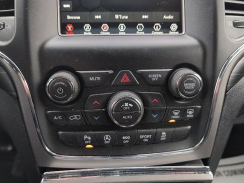 Used 2020 Jeep Grand Cherokee Laredo image 17