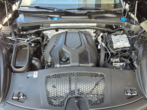 Certified 2026 Porsche Macan AWD/4WD image 32