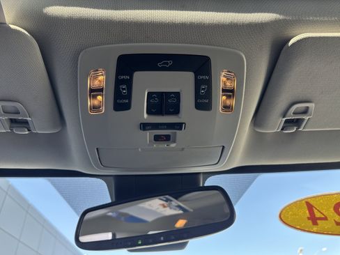Used 2024 Toyota Sienna XLE FWD image 22
