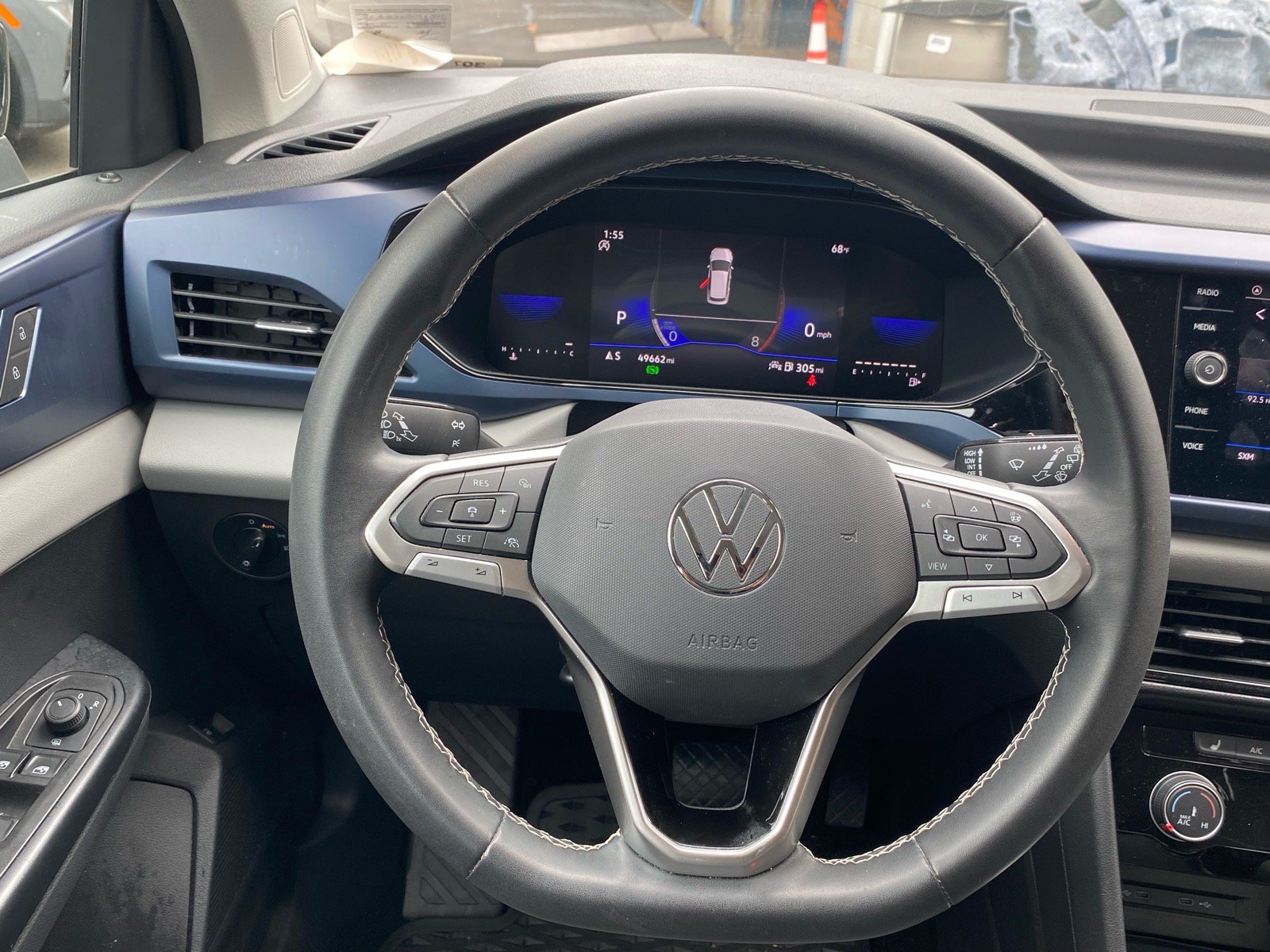 Used 2023 Volkswagen Taos SE FWD image 4