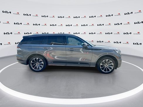 Used 2022 Lincoln Aviator Grand Touring w/ Elements Package Plus AWD/4WD image 9