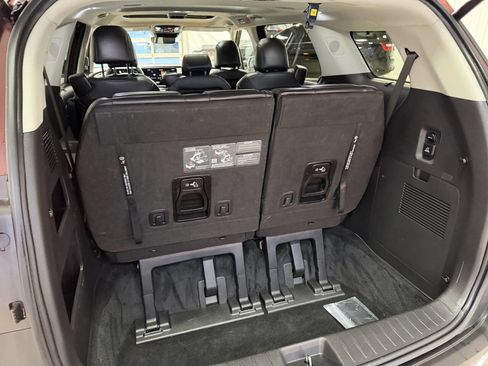 Used 2025 Kia Carnival SX image 40