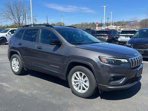 Used 2022 Jeep Cherokee Latitude Lux image 2