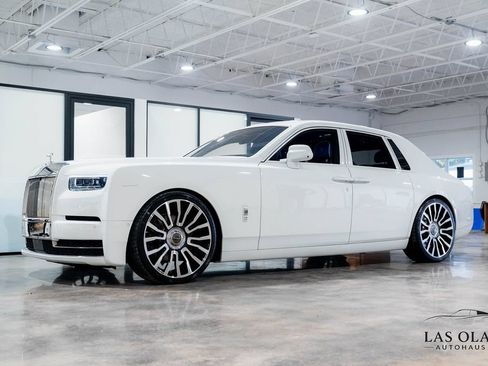 Used 2024 Rolls-Royce Phantom Sedan RWD image 4